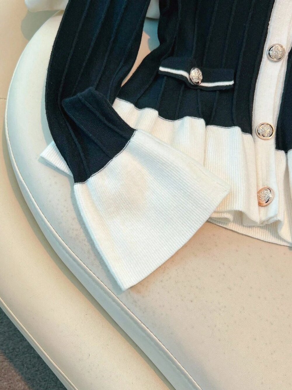 Black And White Casual Women's Ruffled Hem Long Sleeve Cardigan - Picture 3 of 5